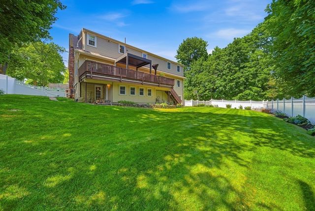 17 Garden Rd, Stoneham, MA 02180