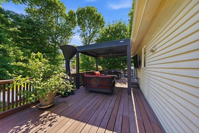 17 Garden Rd, Stoneham, MA 02180