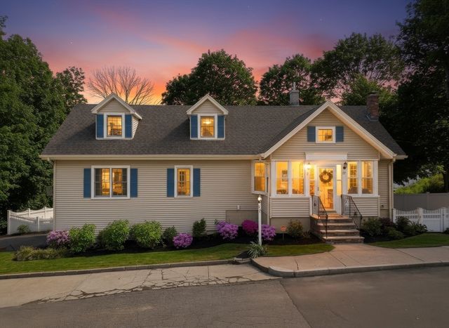17 Garden Rd, Stoneham, MA 02180
