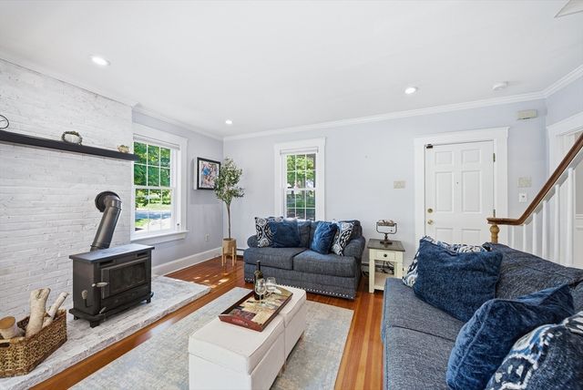 17 Garden Rd, Stoneham, MA 02180