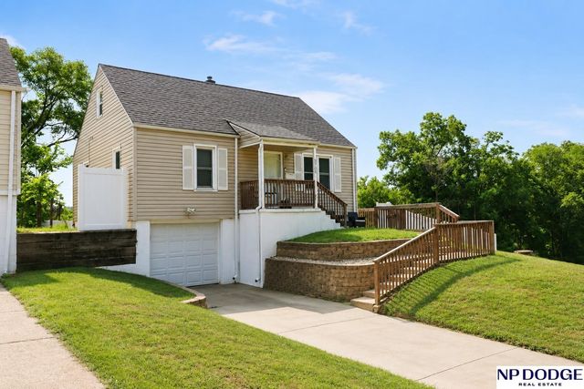 3705 N 40th Street, Omaha, NE 68111