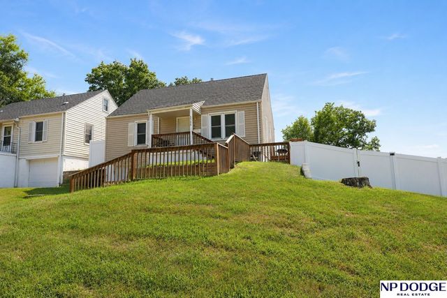 3705 N 40th Street, Omaha, NE 68111