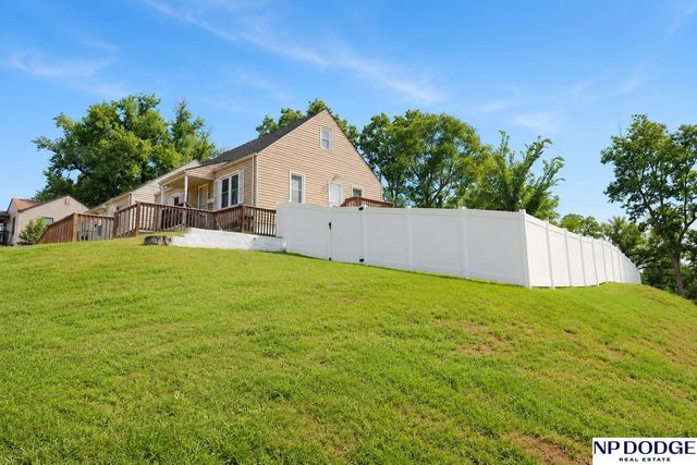 3705 N 40th Street, Omaha, NE 68111