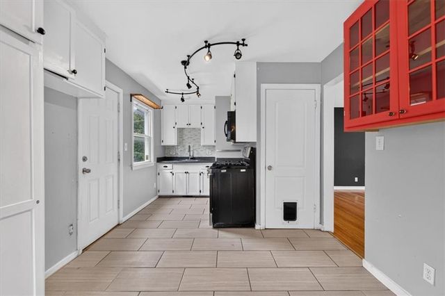 809 E 83rd Street, Kansas City, MO 64131