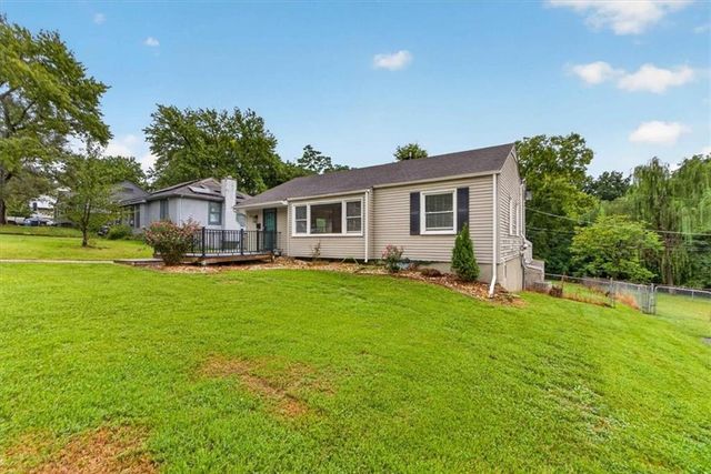 809 E 83rd Street, Kansas City, MO 64131