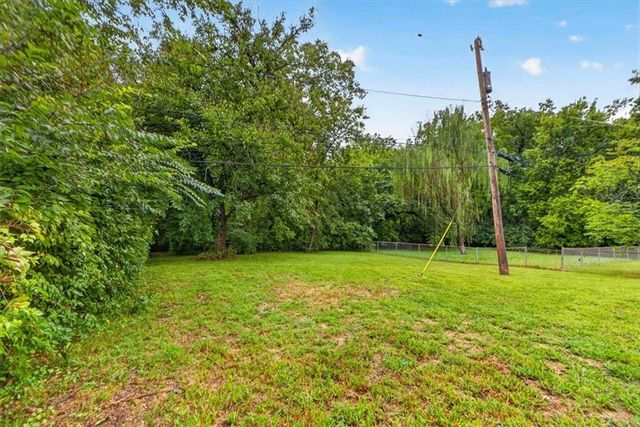 809 E 83rd Street, Kansas City, MO 64131