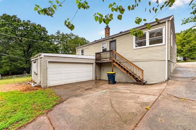 809 E 83rd Street, Kansas City, MO 64131