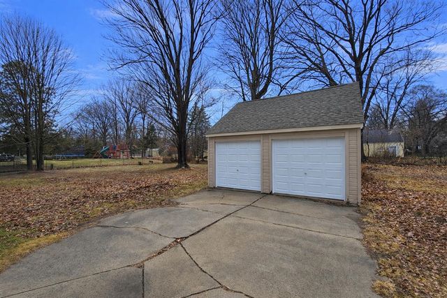 21671 Sunnyview Street, Clinton Township, MI 48035