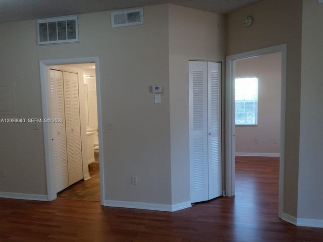 18304 NW 68th Avenue N, Hialeah, FL 33015