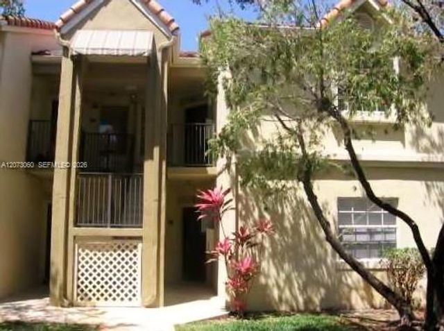 18304 NW 68th Avenue N, Hialeah, FL 33015