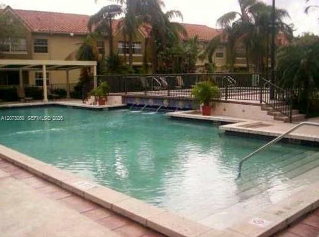 18304 NW 68th Avenue N, Hialeah, FL 33015