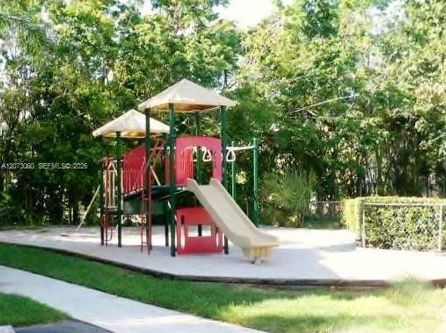 18304 NW 68th Avenue N, Hialeah, FL 33015