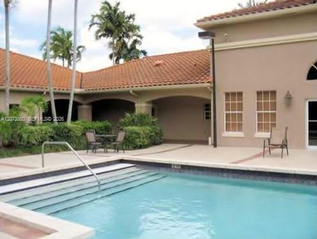 18304 NW 68th Avenue N, Hialeah, FL 33015