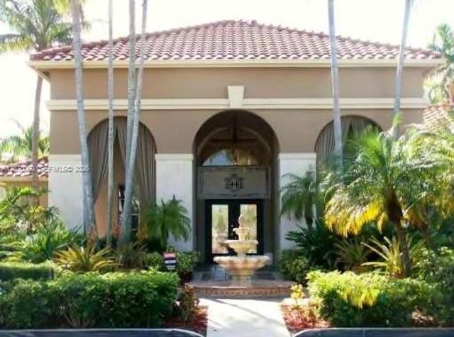18304 NW 68th Avenue N, Hialeah, FL 33015