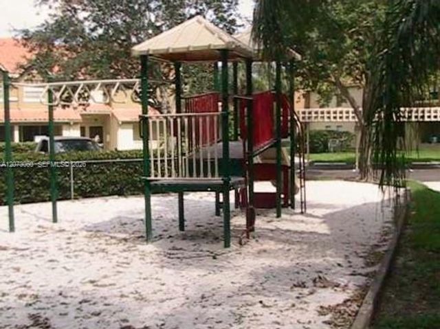 18304 NW 68th Avenue N, Hialeah, FL 33015