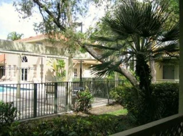 18304 NW 68th Avenue N, Hialeah, FL 33015