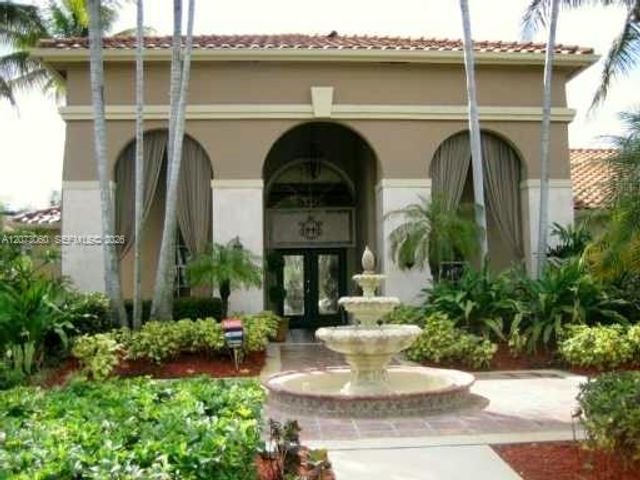18304 NW 68th Avenue N, Hialeah, FL 33015