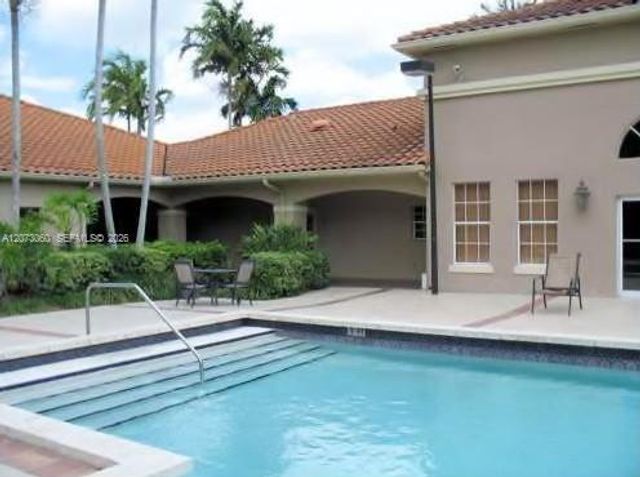 18304 NW 68th Avenue N, Hialeah, FL 33015