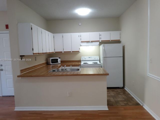 18304 NW 68th Avenue N, Hialeah, FL 33015