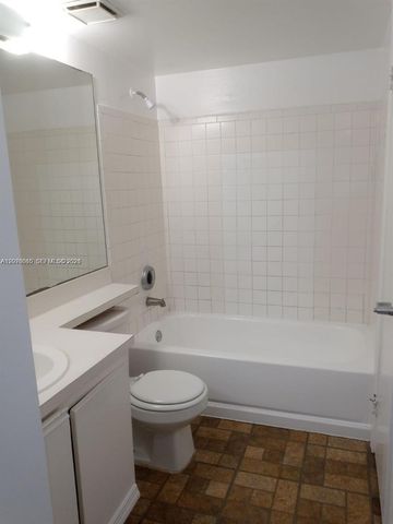 18304 NW 68th Avenue N, Hialeah, FL 33015