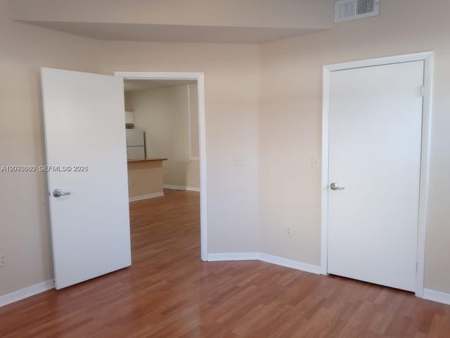 18304 NW 68th Avenue N, Hialeah, FL 33015