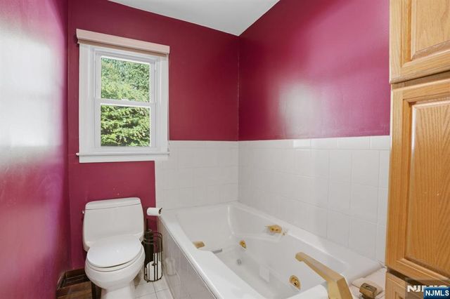 10 Rosemere Avenue, West Caldwell, NJ 07006