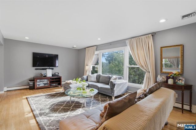10 Rosemere Avenue, West Caldwell, NJ 07006