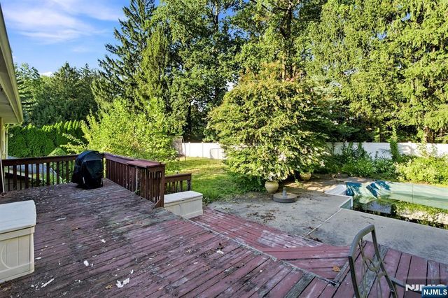 10 Rosemere Avenue, West Caldwell, NJ 07006
