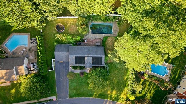 10 Rosemere Avenue, West Caldwell, NJ 07006