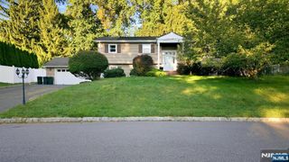 10 Rosemere Avenue, West Caldwell, NJ 07006