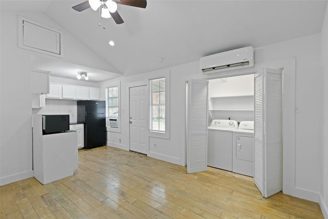 820 W 10th Street, Dallas, TX 75208