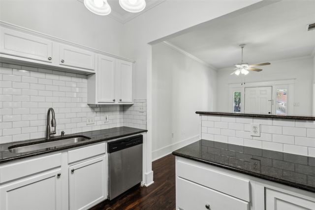 820 W 10th Street, Dallas, TX 75208