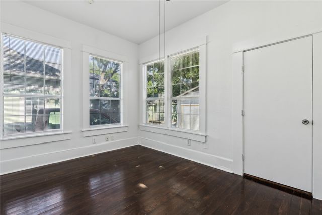 820 W 10th Street, Dallas, TX 75208