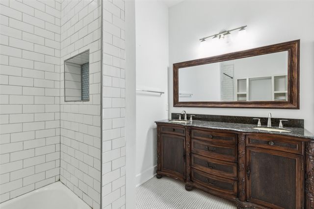 820 W 10th Street, Dallas, TX 75208