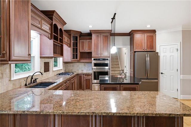 5525 Hampstead Way, Johns Creek, GA 30097