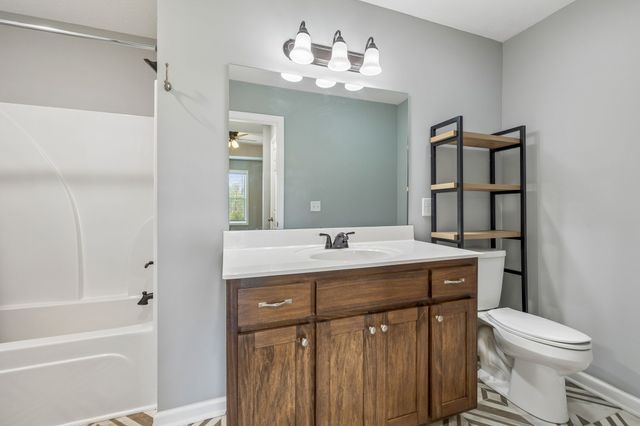 293 Hawkins Rd, Westmoreland, TN 37186