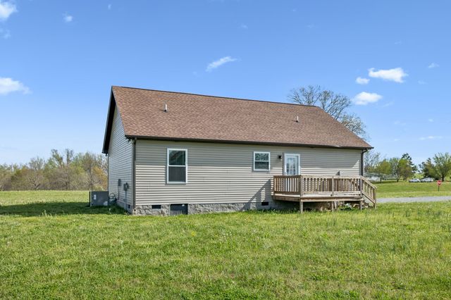 293 Hawkins Rd, Westmoreland, TN 37186