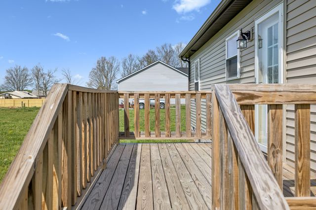 293 Hawkins Rd, Westmoreland, TN 37186