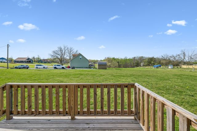 293 Hawkins Rd, Westmoreland, TN 37186