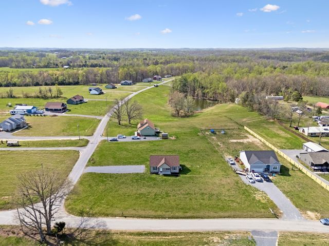 293 Hawkins Rd, Westmoreland, TN 37186