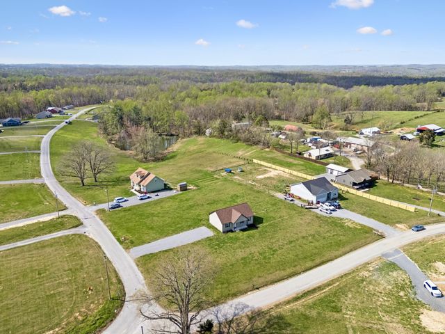293 Hawkins Rd, Westmoreland, TN 37186