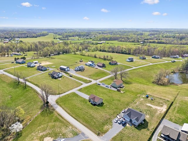 293 Hawkins Rd, Westmoreland, TN 37186