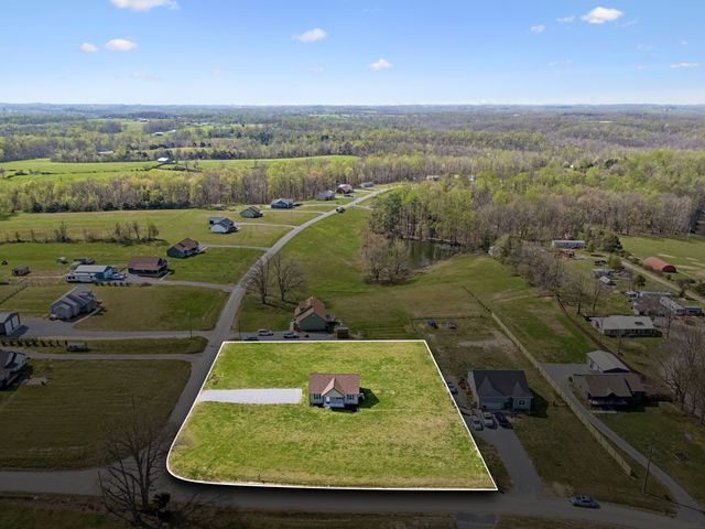 293 Hawkins Rd, Westmoreland, TN 37186