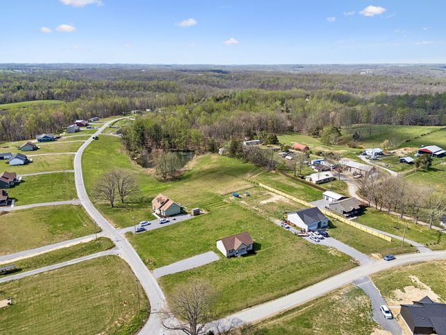 293 Hawkins Rd, Westmoreland, TN 37186
