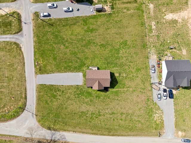 293 Hawkins Rd, Westmoreland, TN 37186