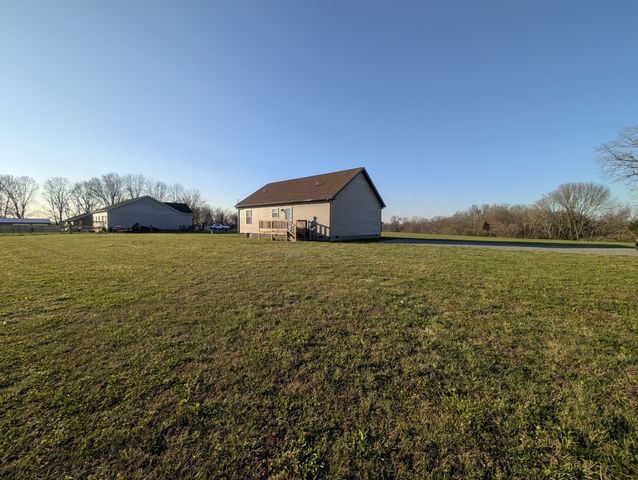 293 Hawkins Rd, Westmoreland, TN 37186