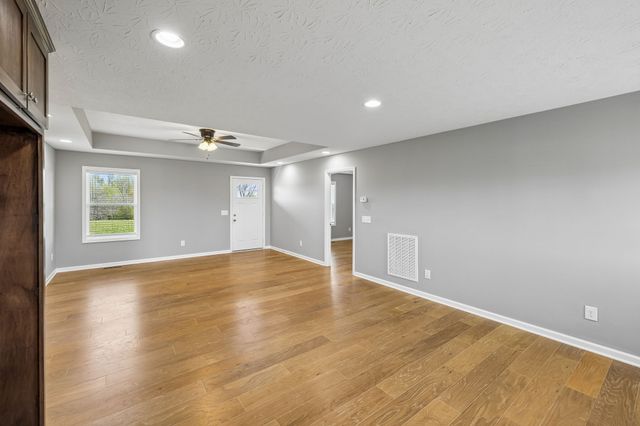 293 Hawkins Rd, Westmoreland, TN 37186