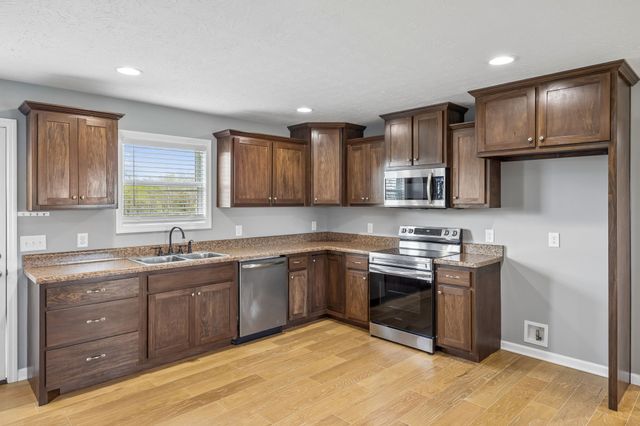 293 Hawkins Rd, Westmoreland, TN 37186