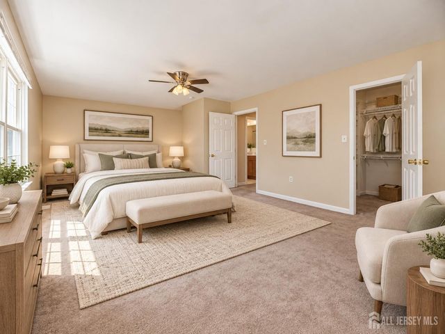 7 Sloop Square, Howell, NJ 07228