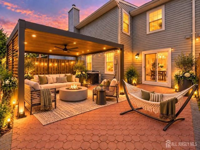 7 Sloop Square, Howell, NJ 07228